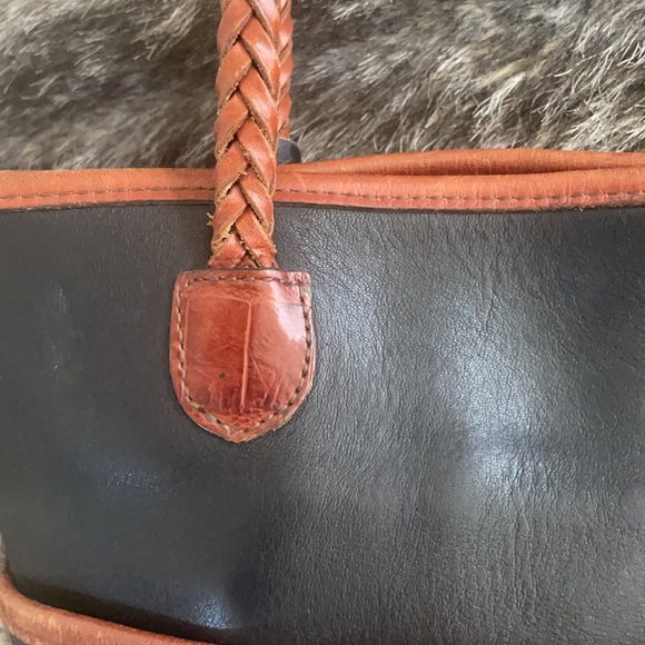 Brighton Leather Shoulder Bag - Picture 4 of 8